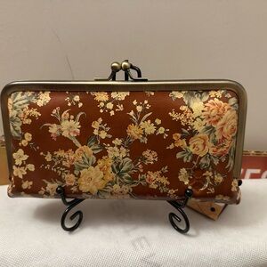 NWT Patricia Nash Everly Frame Wallet in Vintage